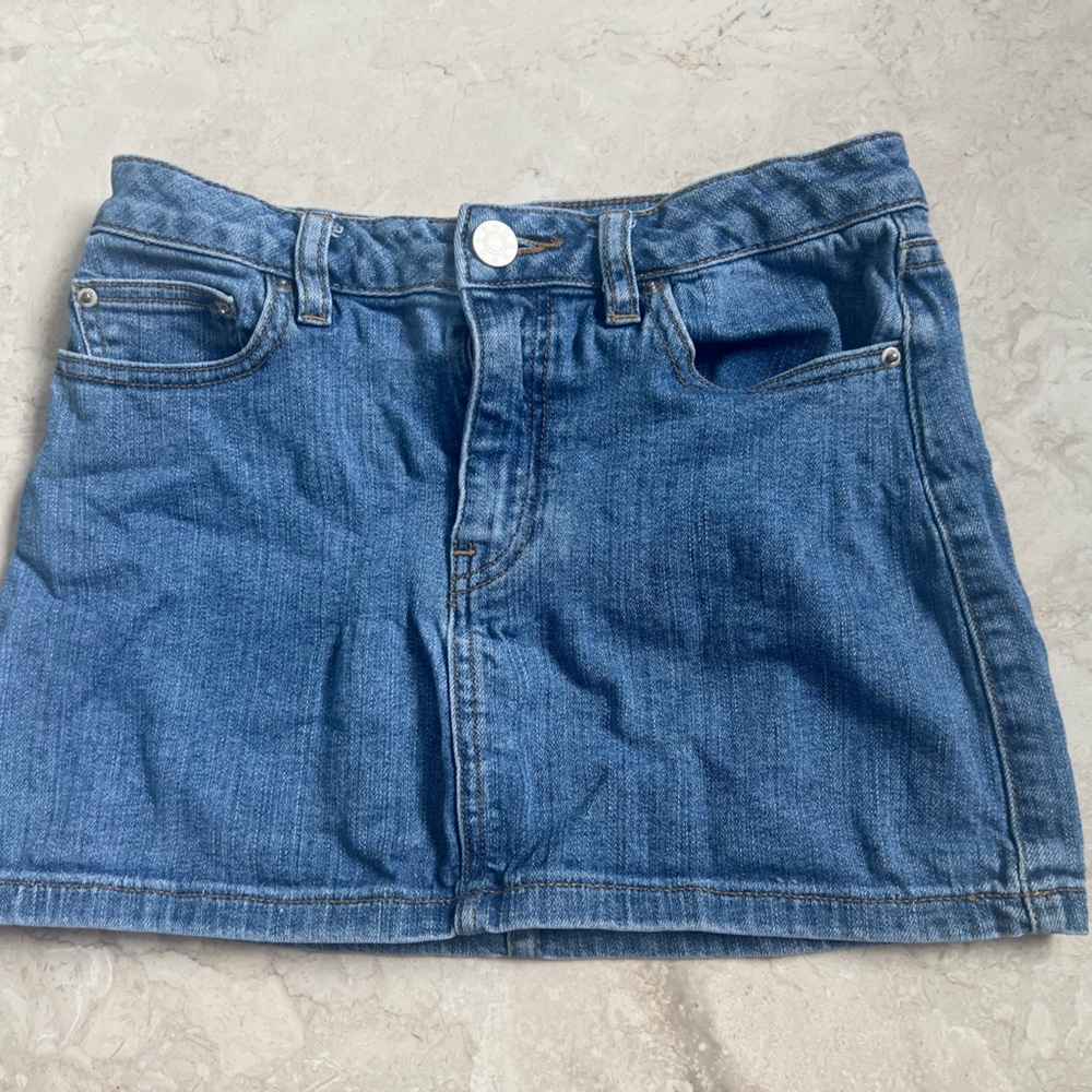 BDG SKIRT SIZE 27 , perfect condition too big for me
